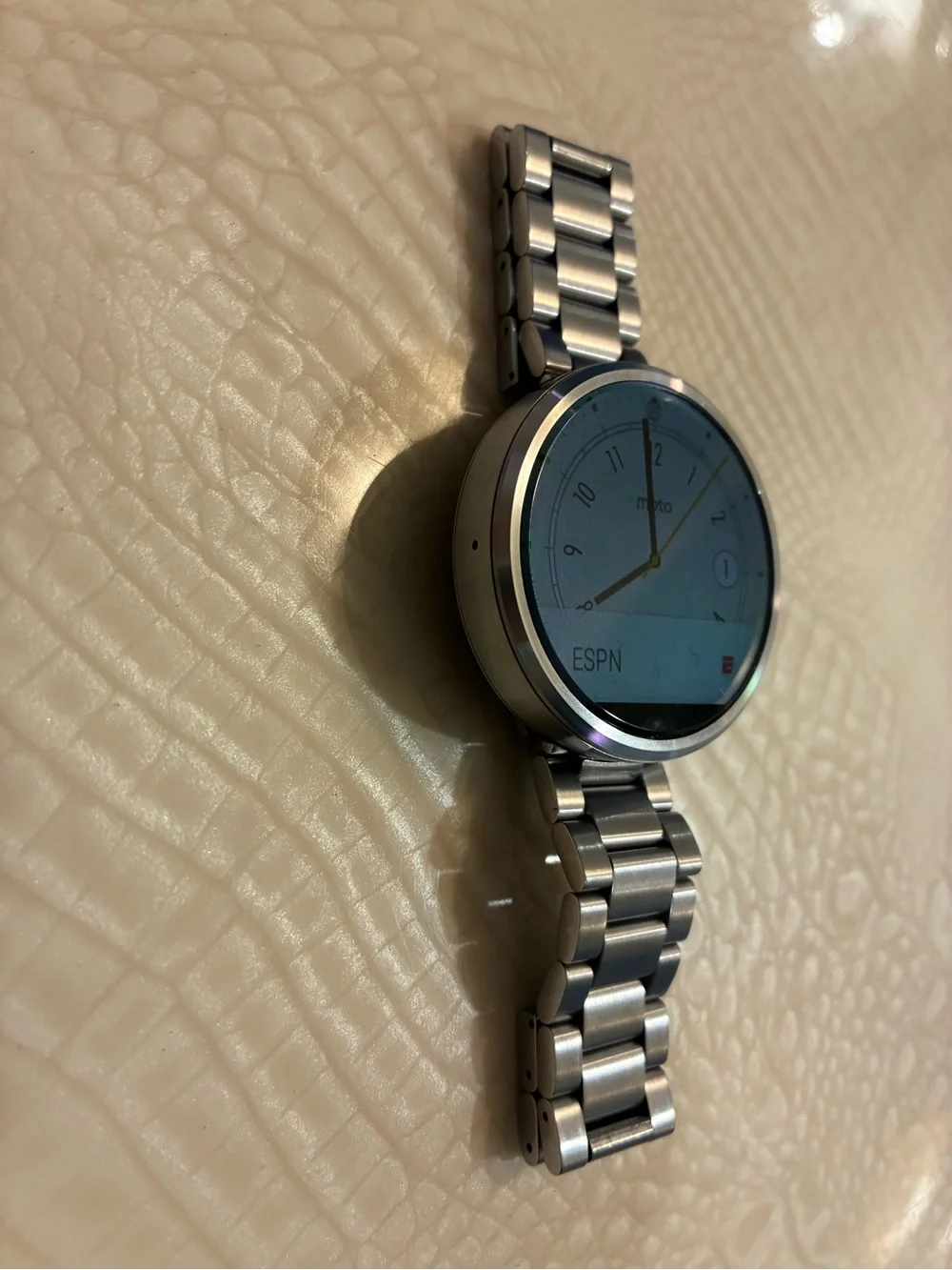 Motorola Silver Stainless Steel Smartwatch with Round Face
